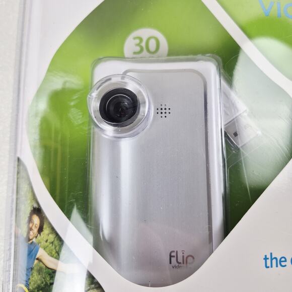 Flip Video F130W White 2x Digital Zoom USB 512MB Memory NEW - Picture 5 of 9